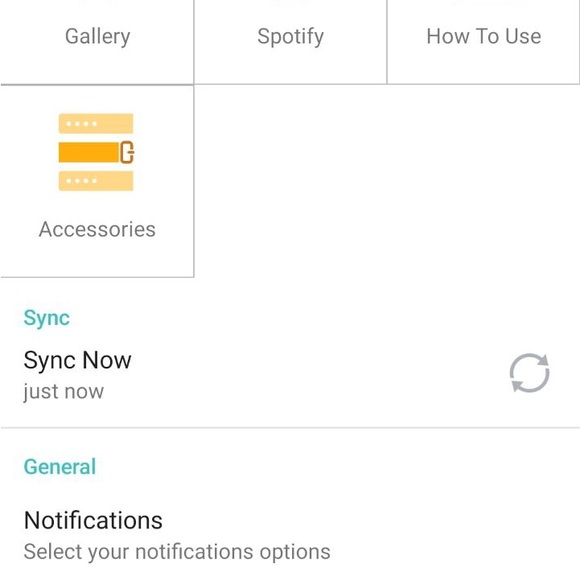 Veres Fitbit including charger and several watchbands. Updated software. - Picture 5 of 7